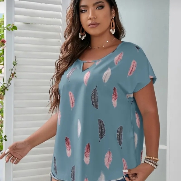 NWT!! Women's Casual Elegant Feather Print Fashion Blue Top !! 💙 Plus, size !! - Picture 7 of 12